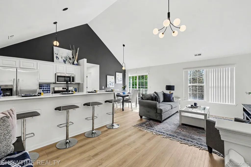 8568 Heywood Circle Sterling Heights City MI 48312