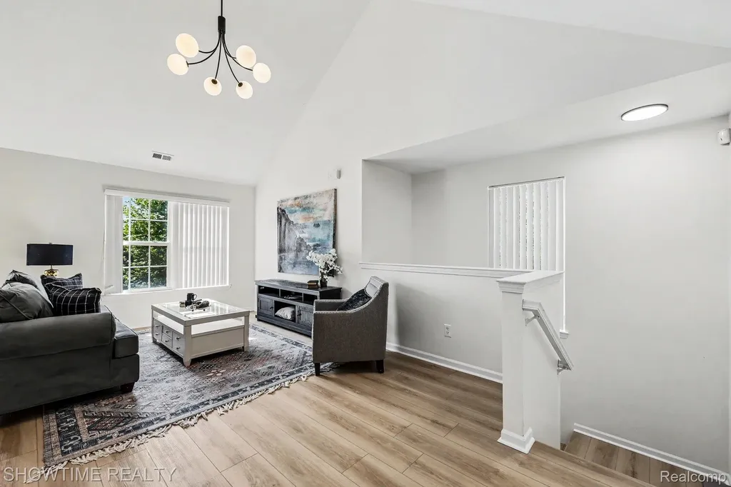 8568 Heywood Circle Sterling Heights City MI 48312
