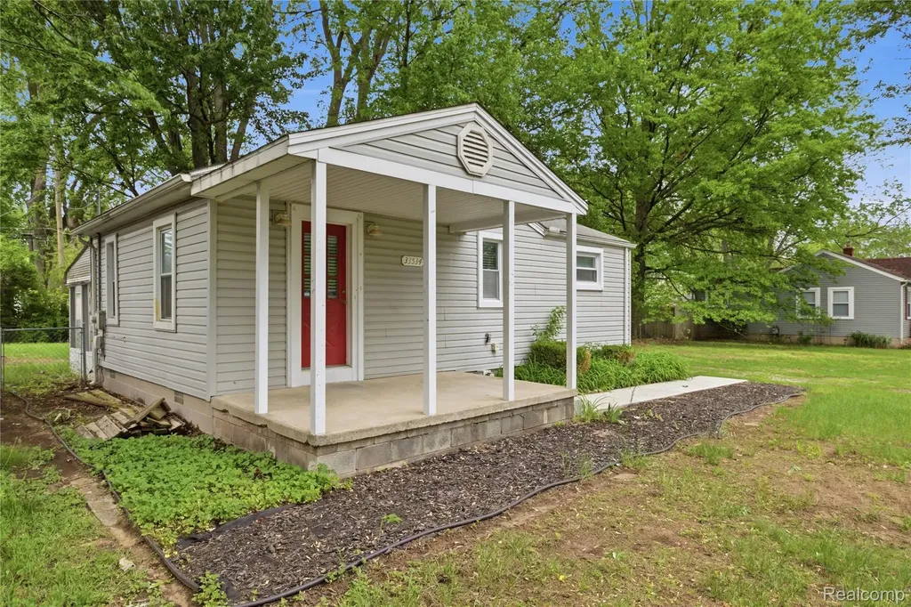 33534 Somerset Street Westland City MI 48186