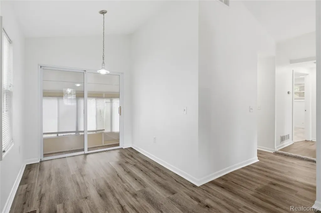 33534 Somerset Street Westland City MI 48186
