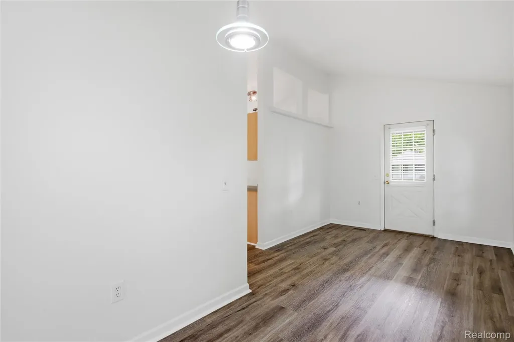 33534 Somerset Street Westland City MI 48186