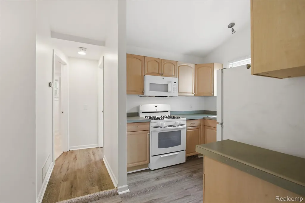 33534 Somerset Street Westland City MI 48186