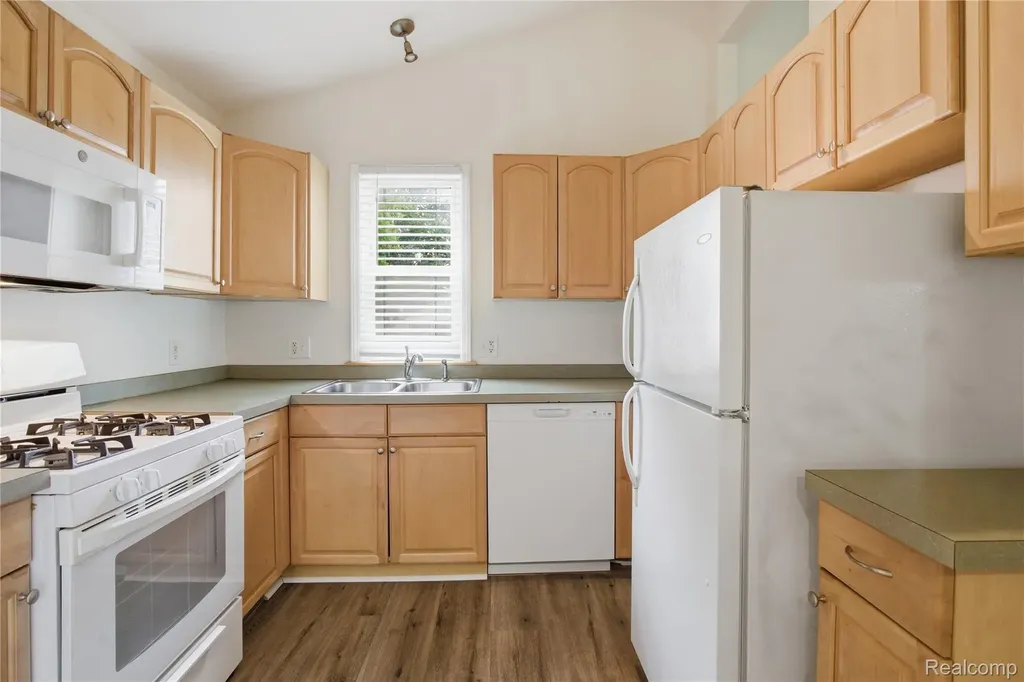 33534 Somerset Street Westland City MI 48186