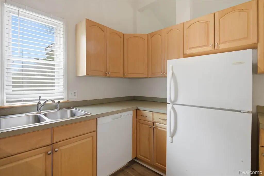 33534 Somerset Street Westland City MI 48186