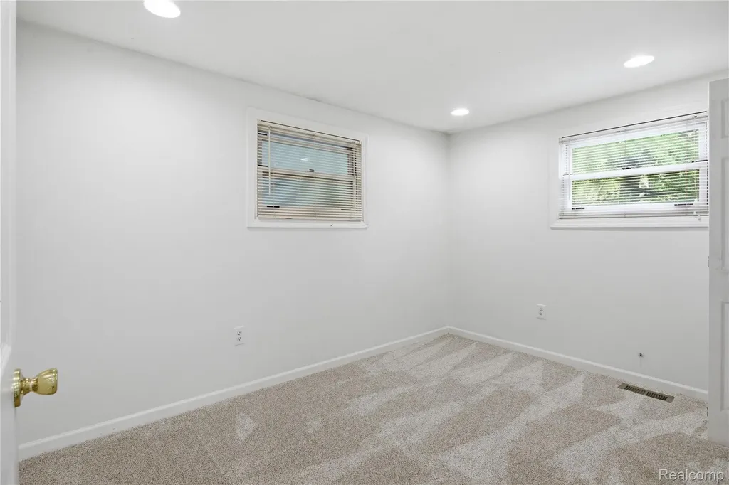 33534 Somerset Street Westland City MI 48186