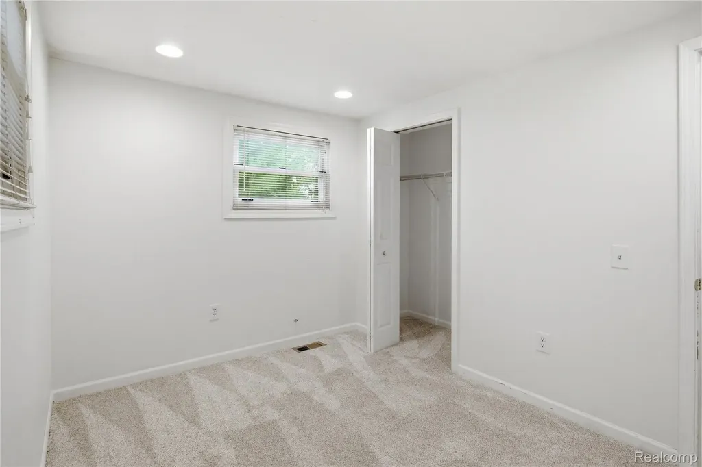 33534 Somerset Street Westland City MI 48186