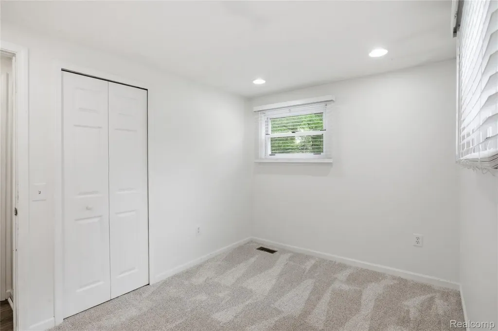 33534 Somerset Street Westland City MI 48186
