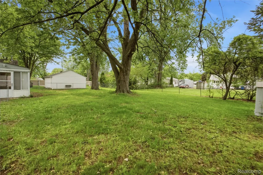 33534 Somerset Street Westland City MI 48186