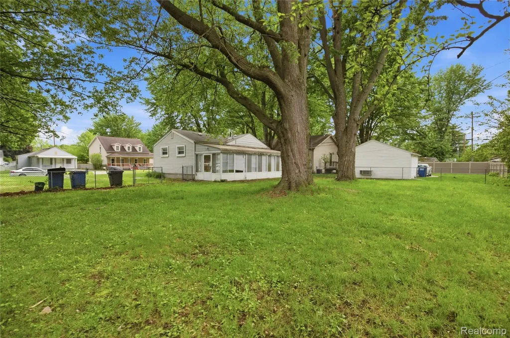 33534 Somerset Street Westland City MI 48186