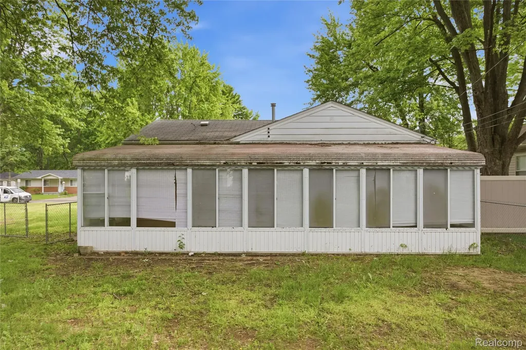 33534 Somerset Street Westland City MI 48186