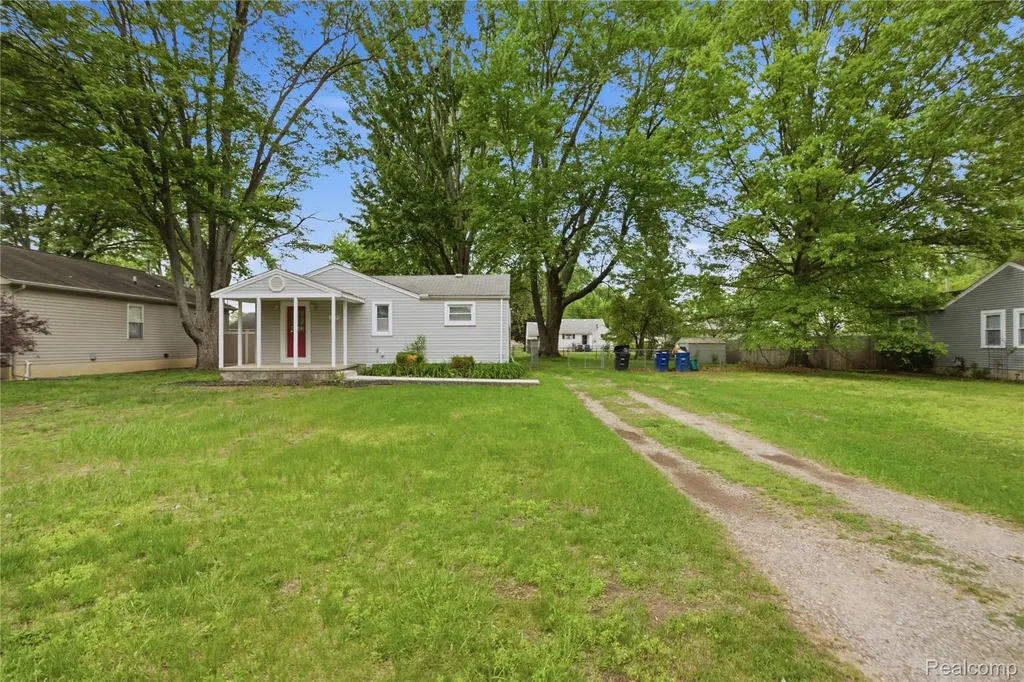 33534 Somerset Street Westland City MI 48186