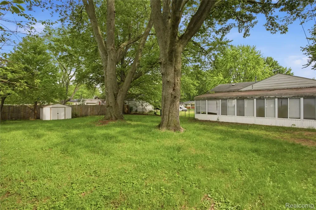 33534 Somerset Street Westland City MI 48186