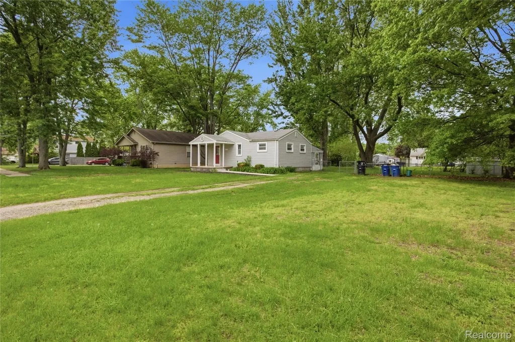 33534 Somerset Street Westland City MI 48186
