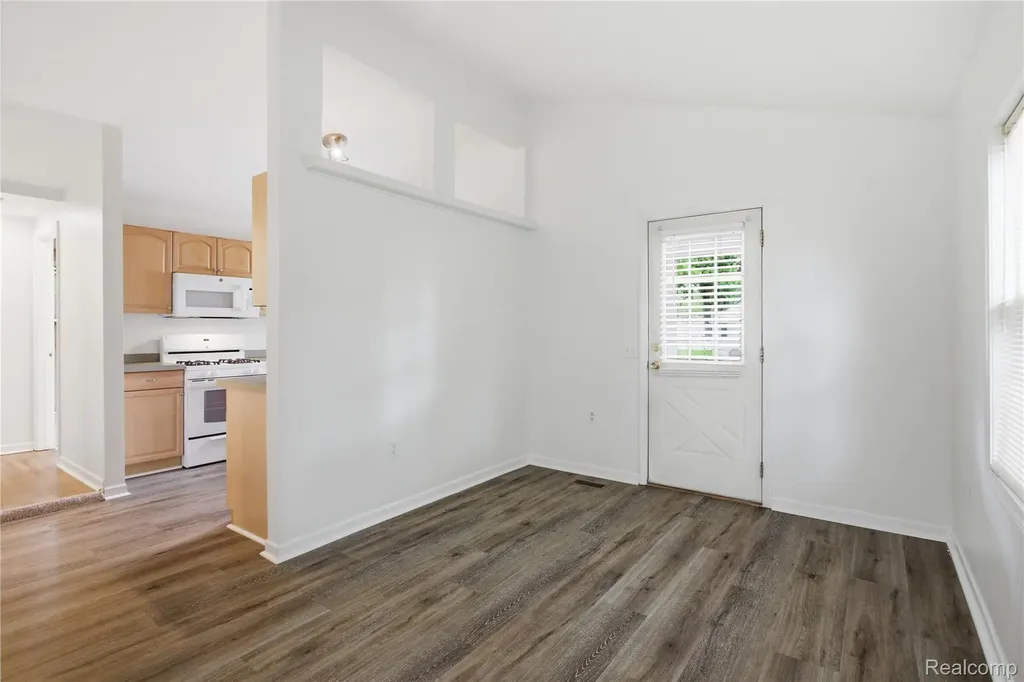 33534 Somerset Street Westland City MI 48186