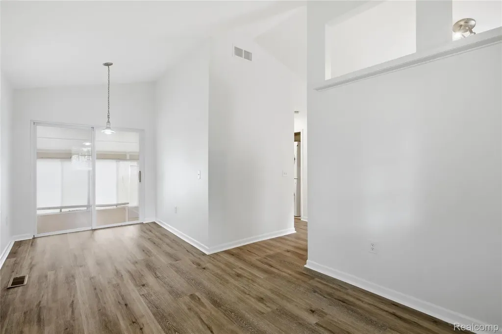 33534 Somerset Street Westland City MI 48186