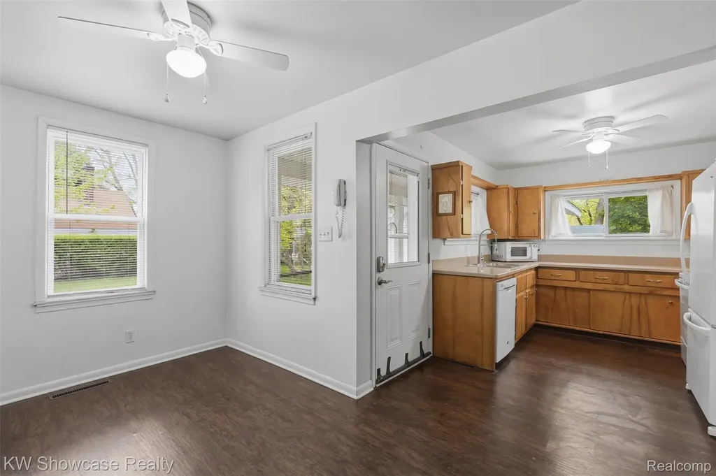 215 Endwell Street Novi City MI 48377
