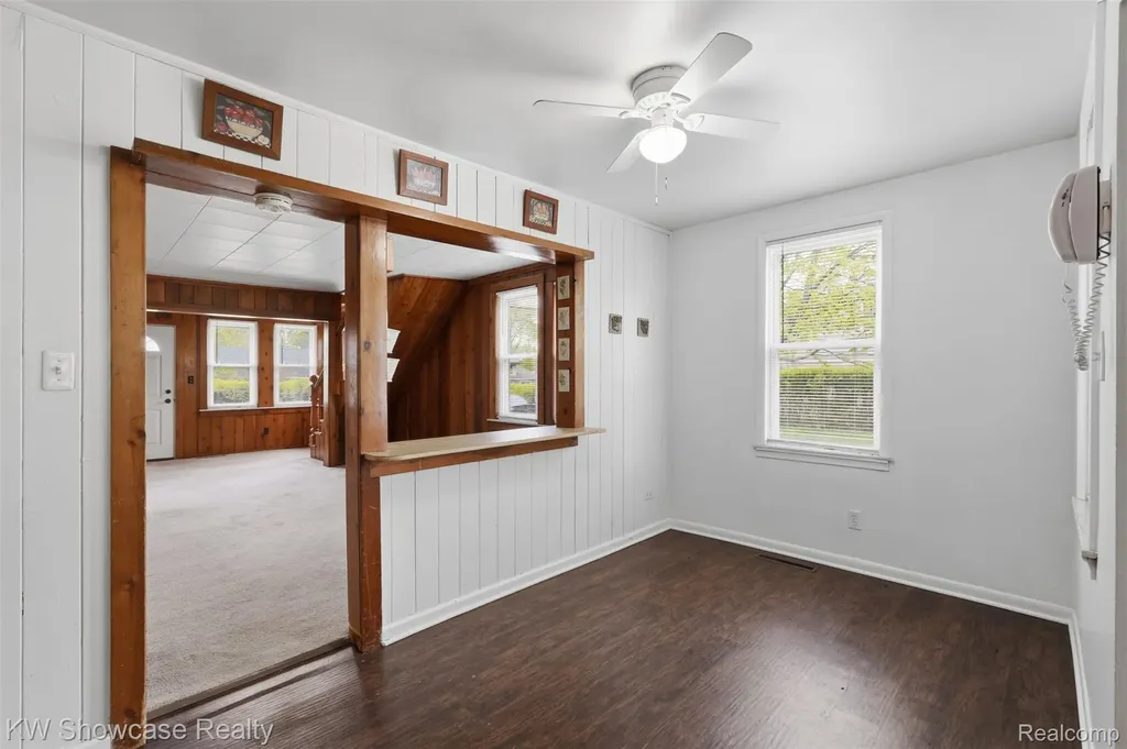 215 Endwell Street Novi City MI 48377