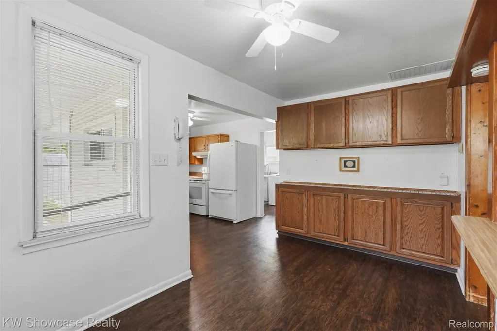 215 Endwell Street Novi City MI 48377