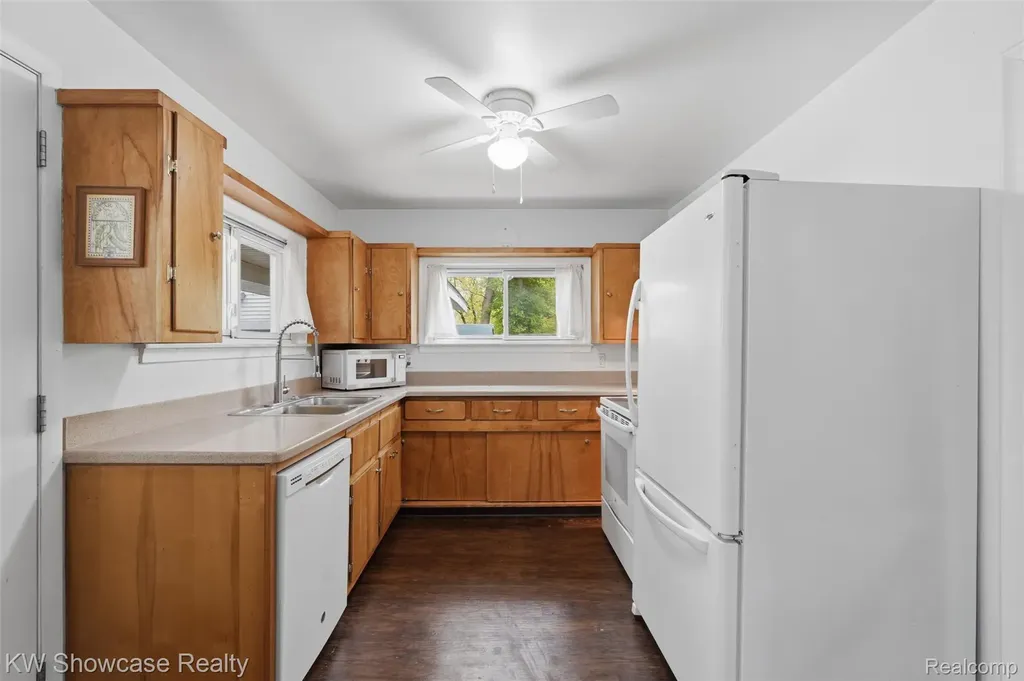 215 Endwell Street Novi City MI 48377
