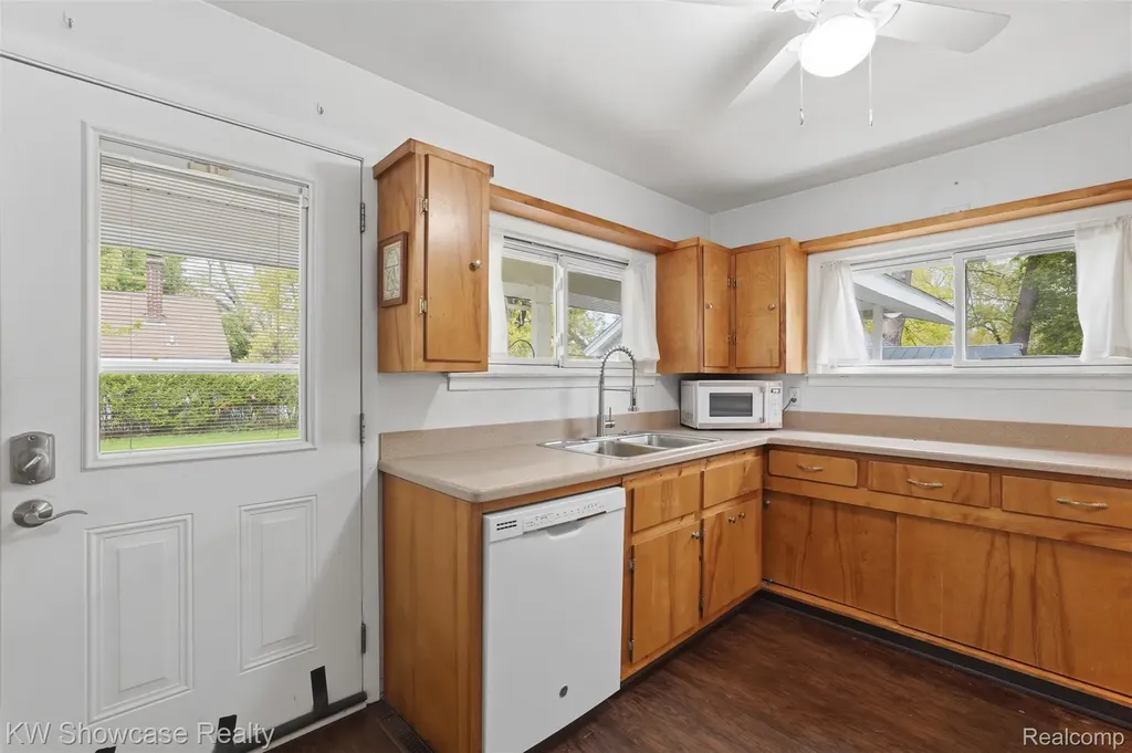 215 Endwell Street Novi City MI 48377