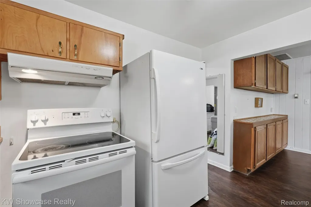 215 Endwell Street Novi City MI 48377