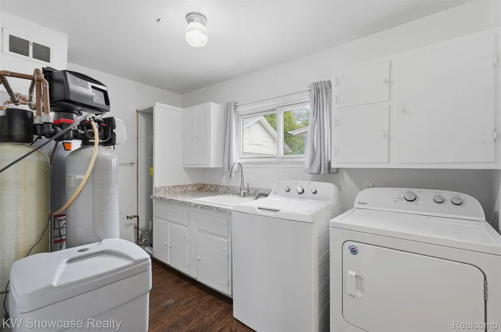215 Endwell Street Novi City MI 48377