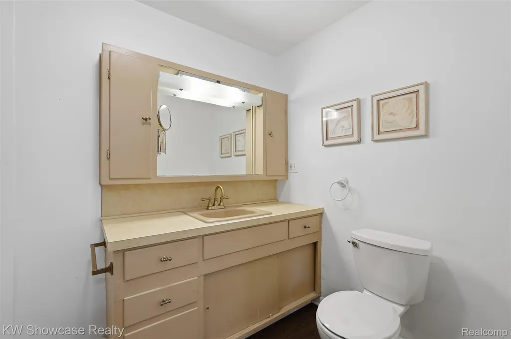 215 Endwell Street Novi City MI 48377
