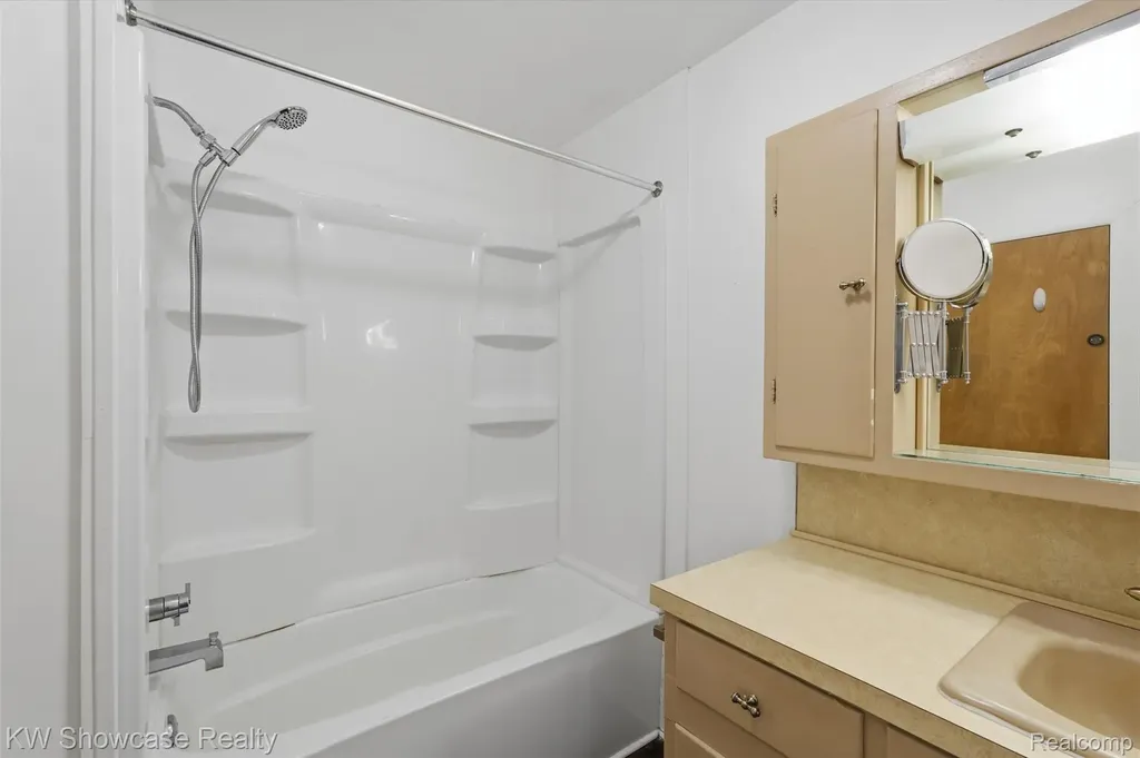215 Endwell Street Novi City MI 48377