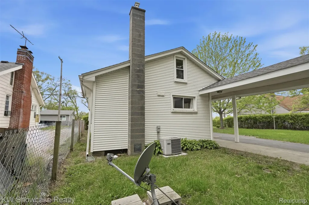 215 Endwell Street Novi City MI 48377