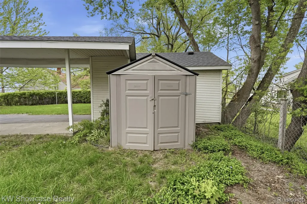 215 Endwell Street Novi City MI 48377