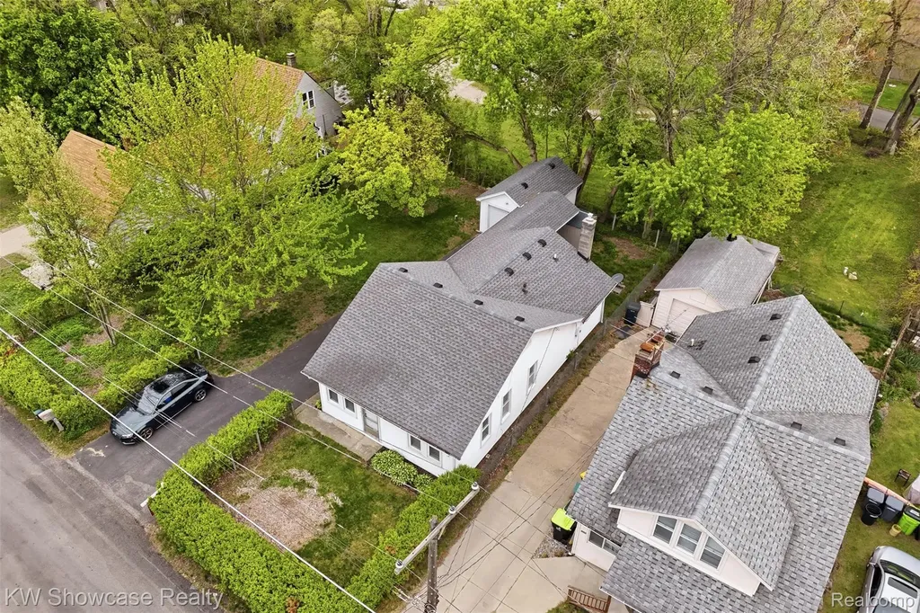 215 Endwell Street Novi City MI 48377