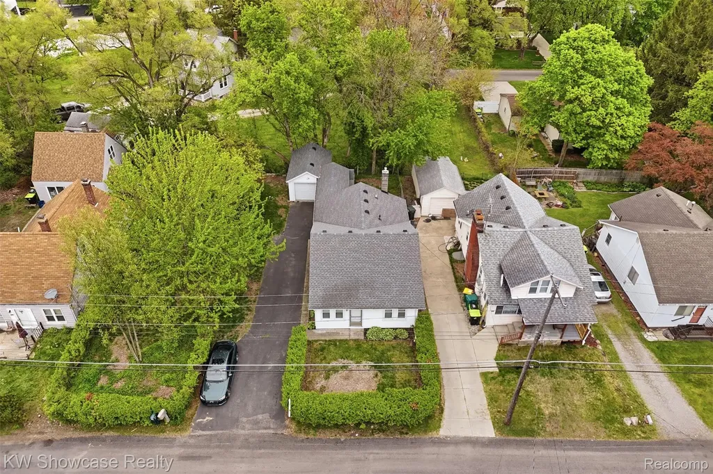 215 Endwell Street Novi City MI 48377