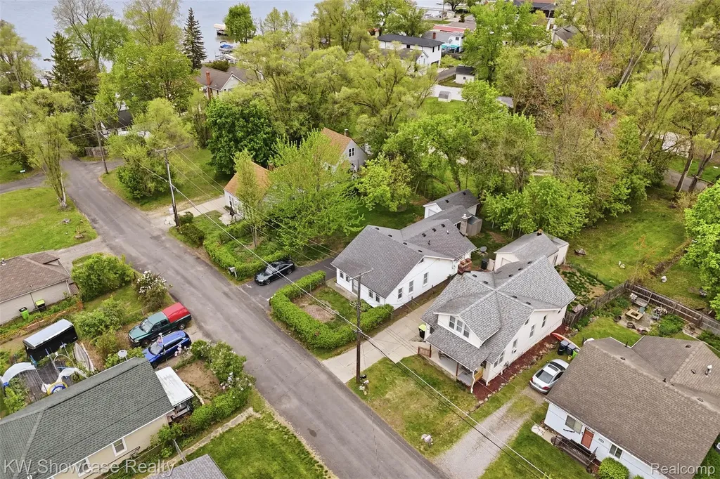 215 Endwell Street Novi City MI 48377