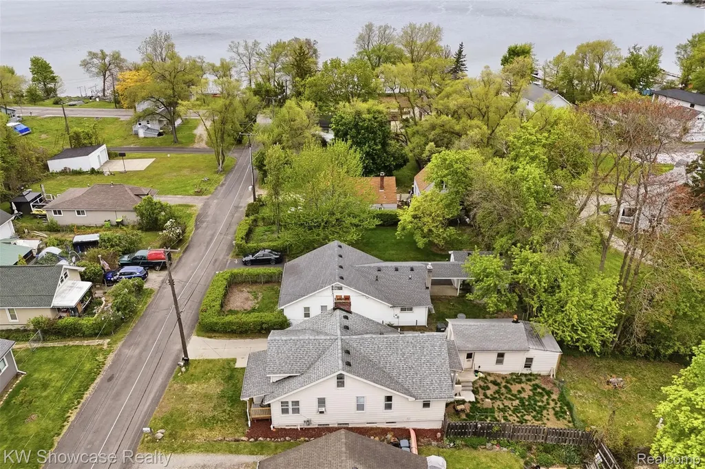 215 Endwell Street Novi City MI 48377