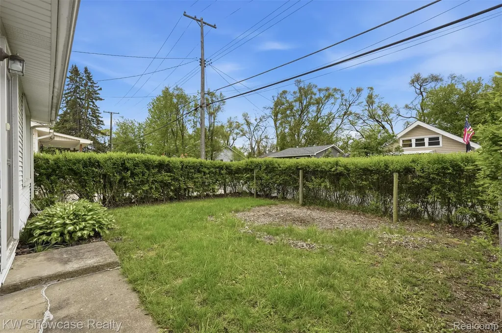 215 Endwell Street Novi City MI 48377