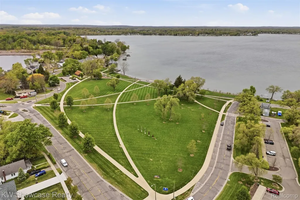 215 Endwell Street Novi City MI 48377