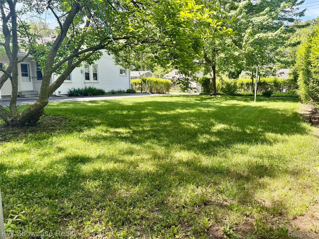 215 Endwell Street Novi City MI 48377