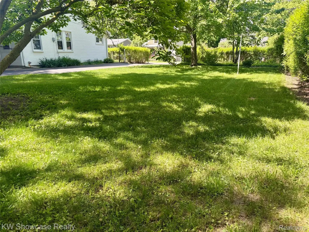 215 Endwell Street Novi City MI 48377