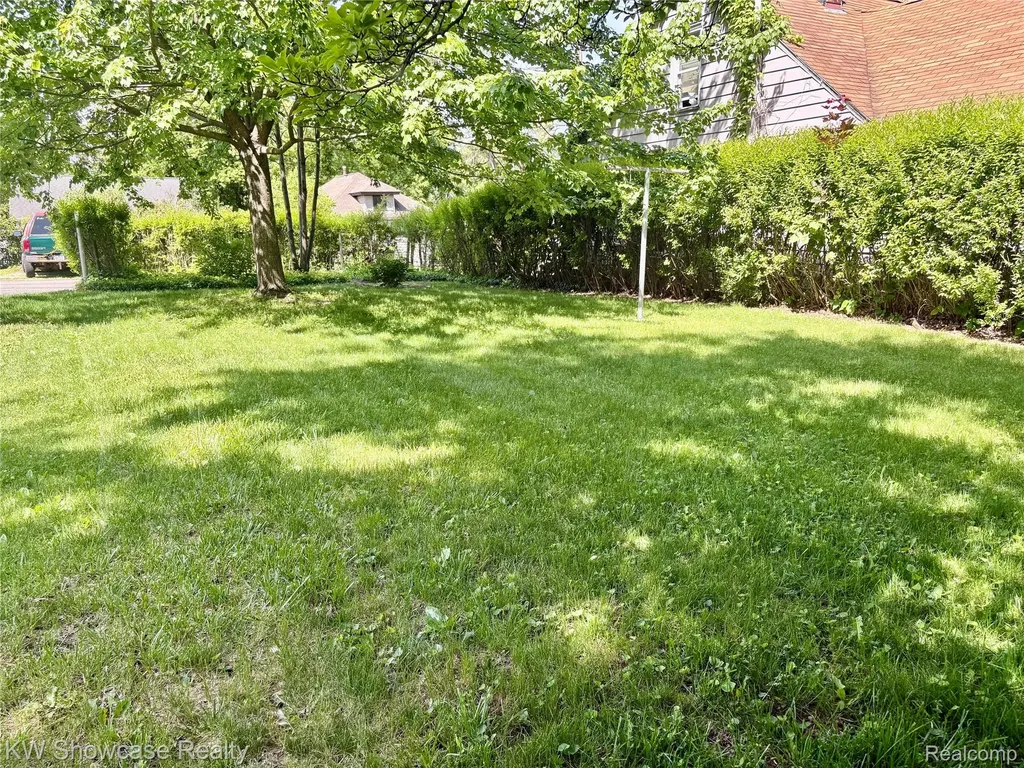 215 Endwell Street Novi City MI 48377
