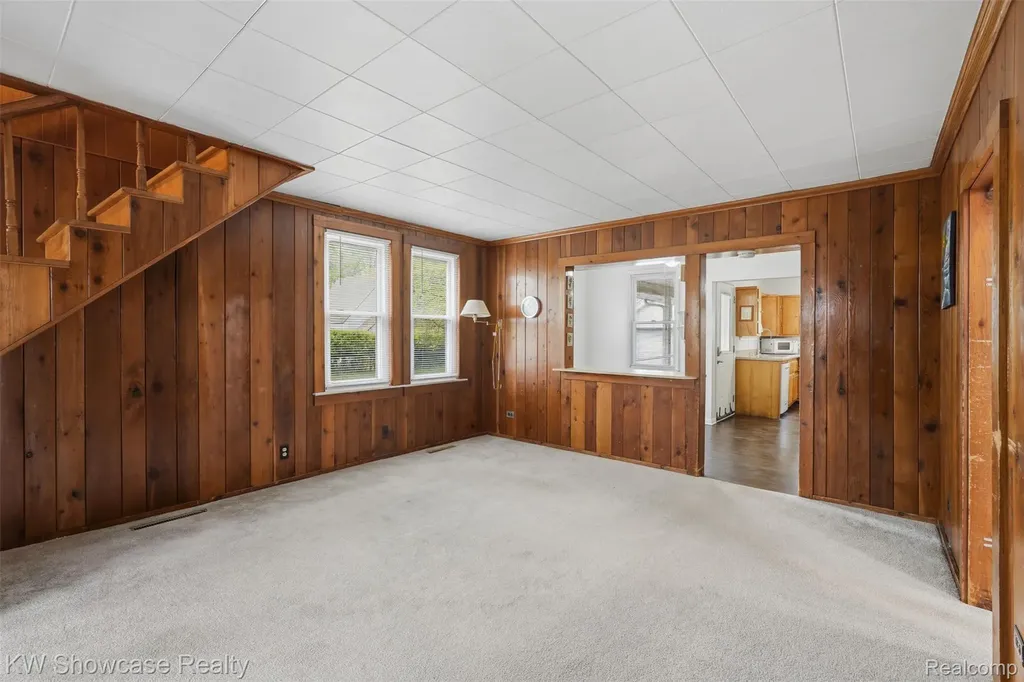 215 Endwell Street Novi City MI 48377