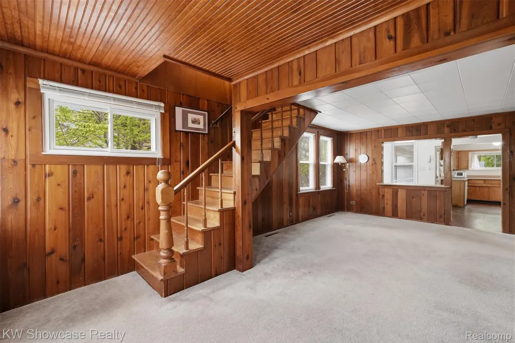 215 Endwell Street Novi City MI 48377