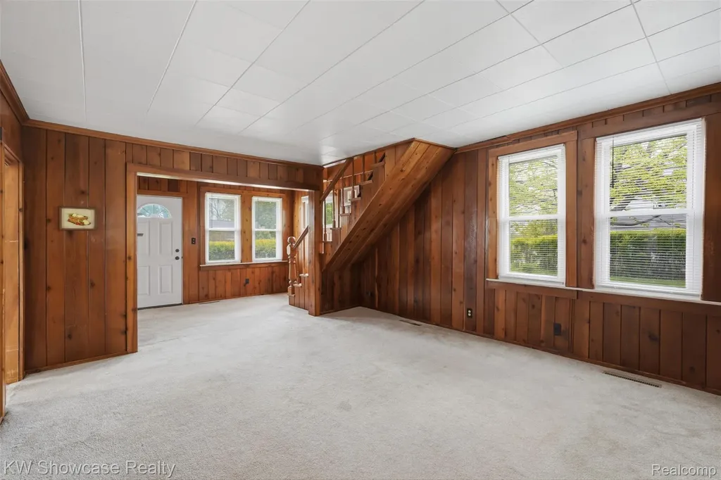 215 Endwell Street Novi City MI 48377