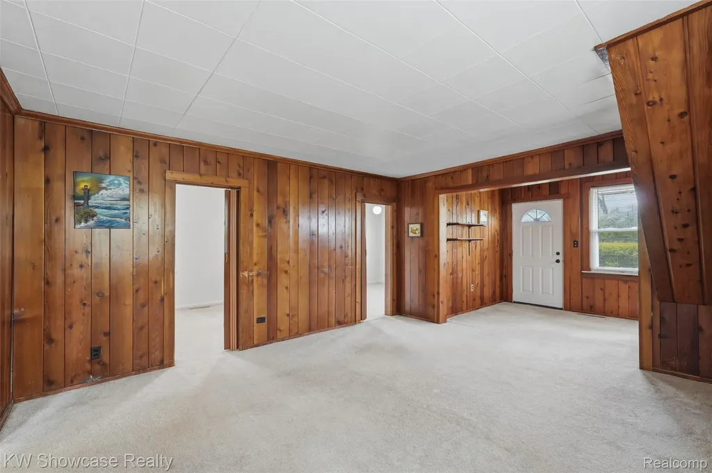 215 Endwell Street Novi City MI 48377