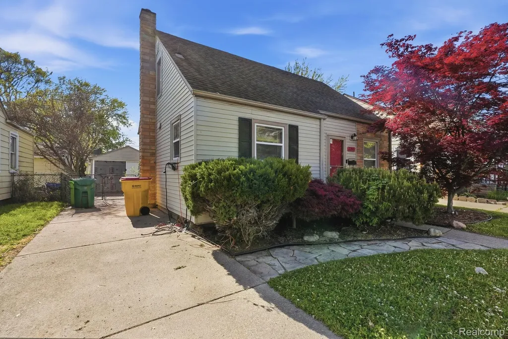 22413 Cushing Avenue Eastpointe City MI 48021