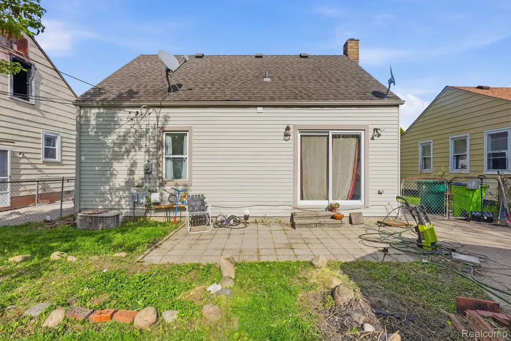 22413 Cushing Avenue Eastpointe City MI 48021