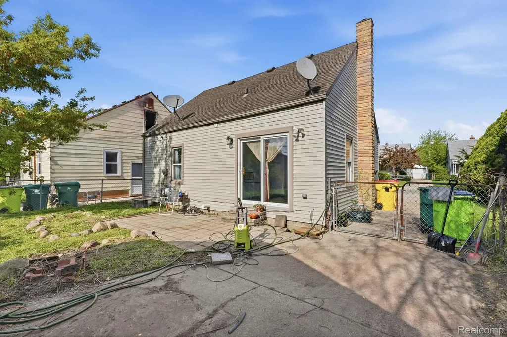22413 Cushing Avenue Eastpointe City MI 48021