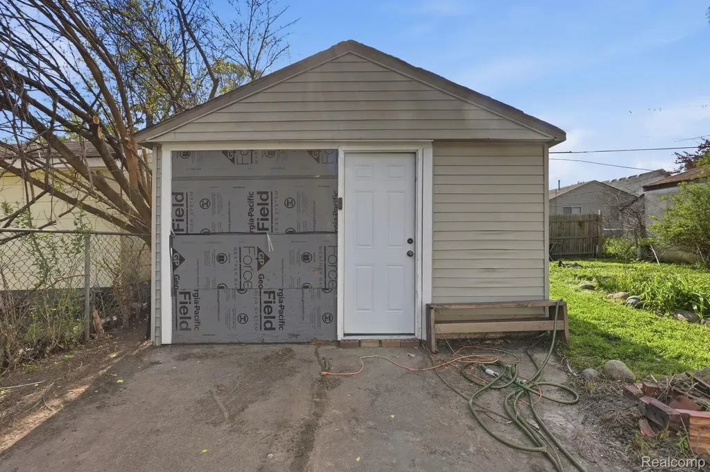 22413 Cushing Avenue Eastpointe City MI 48021