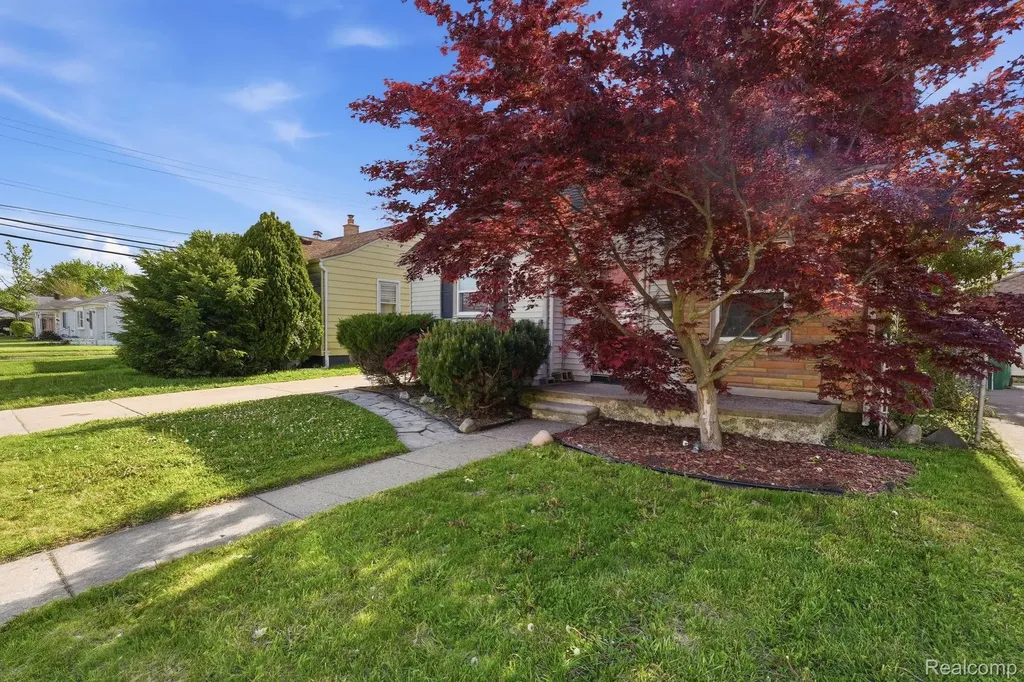 22413 Cushing Avenue Eastpointe City MI 48021