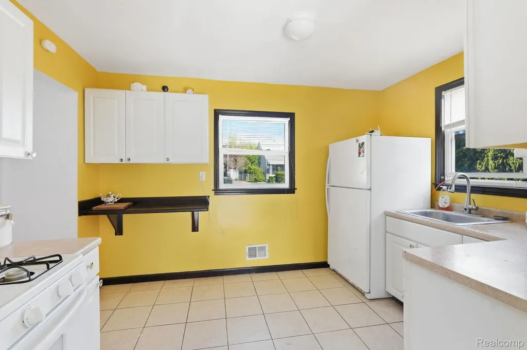 22413 Cushing Avenue Eastpointe City MI 48021