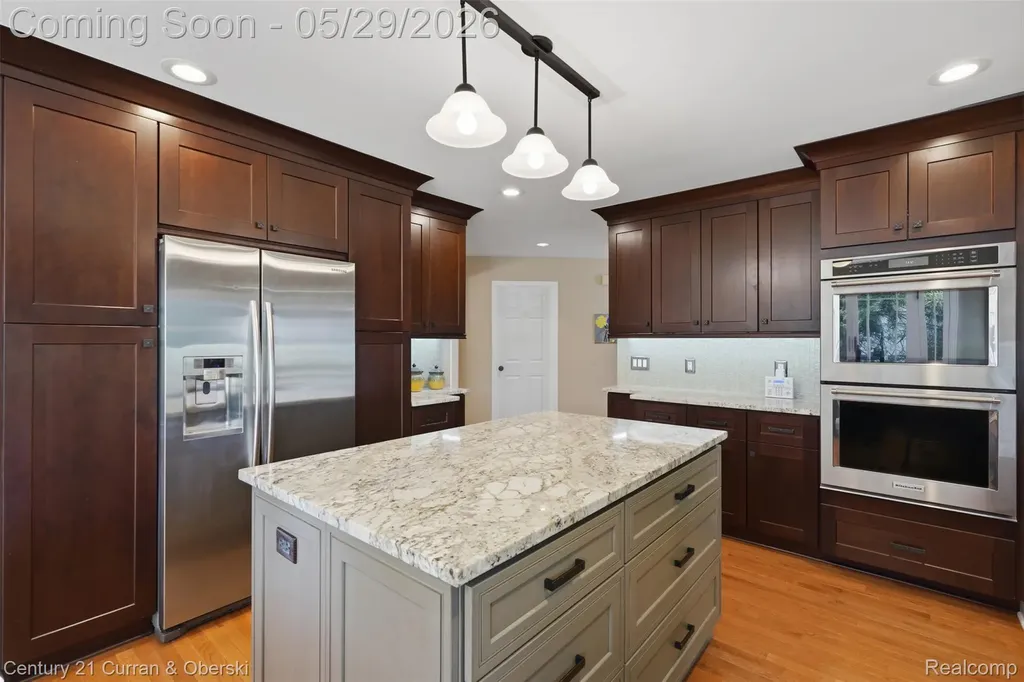 35975 King Edward Drive Farmington Hills City MI 48331